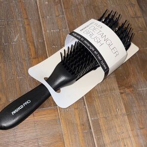 Swissco Pro Flex Detangler Brush